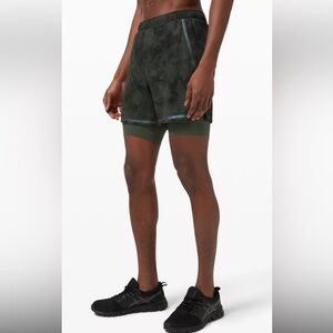 Lululemon Men’s Surge Lined 6” Bold Lines Shorts large athleisure workout‎ yoga